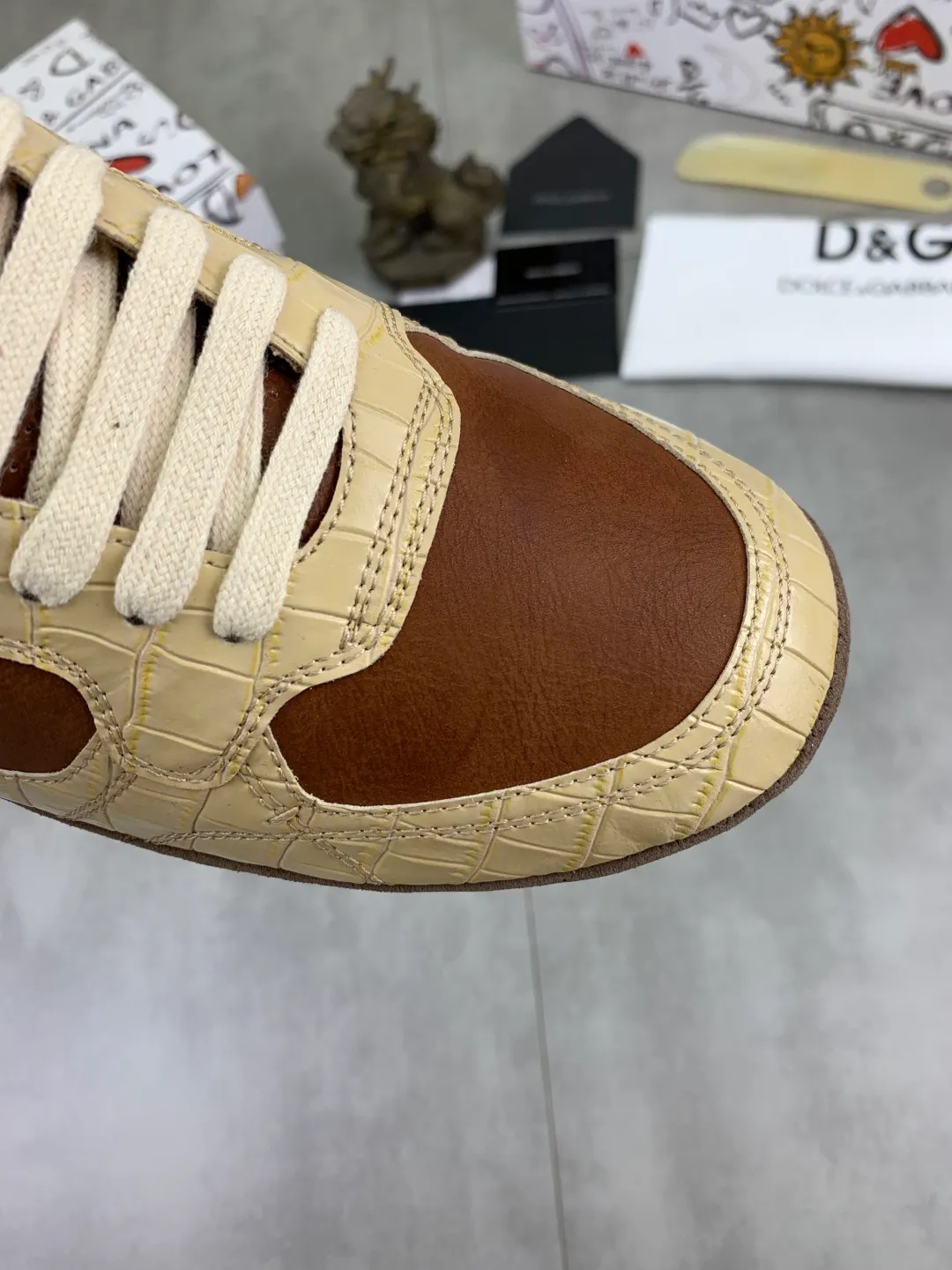 Men's men's shoes 💰P542 💰[New model] The latest hot style, top original quality, the official website synchronizes "DOLCE&GABBANA [Dolce & Gabbana] ~ High quality." The effect is low-top casual DG men's shoes, loved by many celebrities, using high-end imported first-layer calfskin splicing logo design + cowhide feet, simple and elegant, perfectly interpreting the latest inspiration of shoes, integrating classics and fashion, luxury dreams, and fashion. Suitable for drivers, light and comfortable to drive, light and breathable for outdoor travel, high-end quality, trustworthy, 3️⃣color🉑️choice! Code number: 38-46